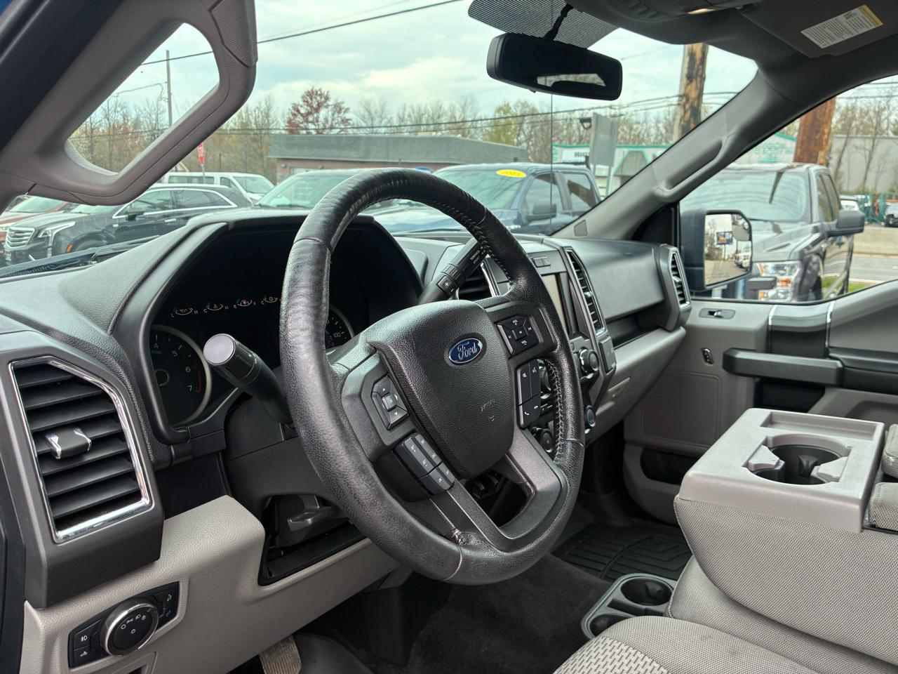 Ford F-150 XLT SuperCrew 5.5-ft. Bed 4WD 2015