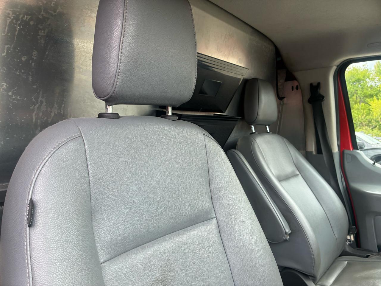 Ford Transit 250 Van Low Roof w/Sliding Pass. 130-in. WB 2019