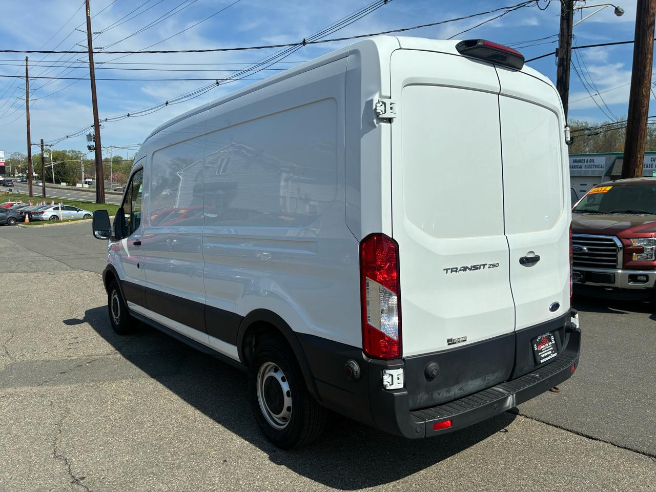 Ford Transit 250 Van Med. Roof w/Sliding Pass. 148-in. WB 2019