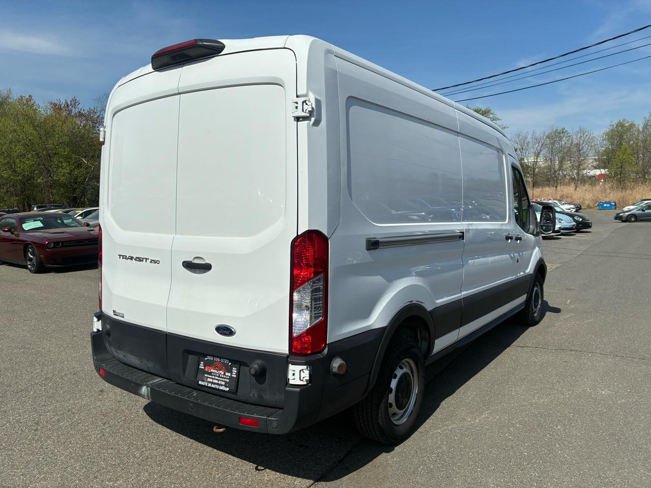 Ford Transit 250 Van Med. Roof w/Sliding Pass. 148-in. WB 2019