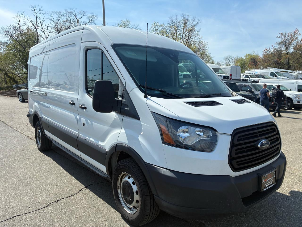 Ford Transit 250 Van Med. Roof w/Sliding Pass. 148-in. WB 2019