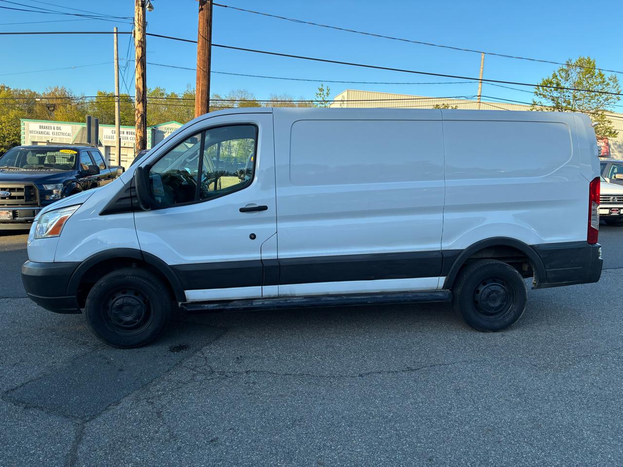 Ford Transit 250 Van Low Roof 60/40 Pass.130-in. WB 2015