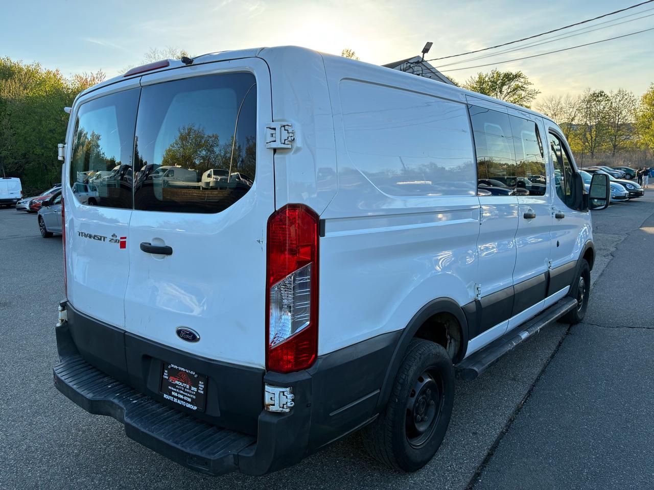 Ford Transit 250 Van Low Roof 60/40 Pass.130-in. WB 2015