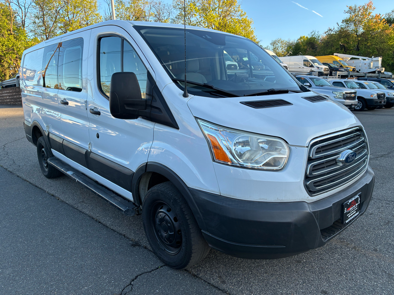 Ford Transit 250 Van Low Roof 60/40 Pass.130-in. WB 2015