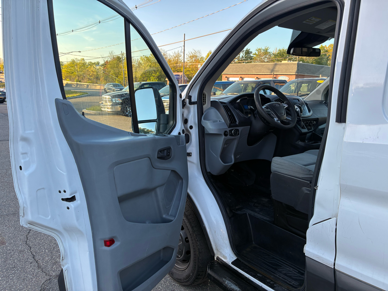 Ford Transit 250 Van Low Roof 60/40 Pass.130-in. WB 2015