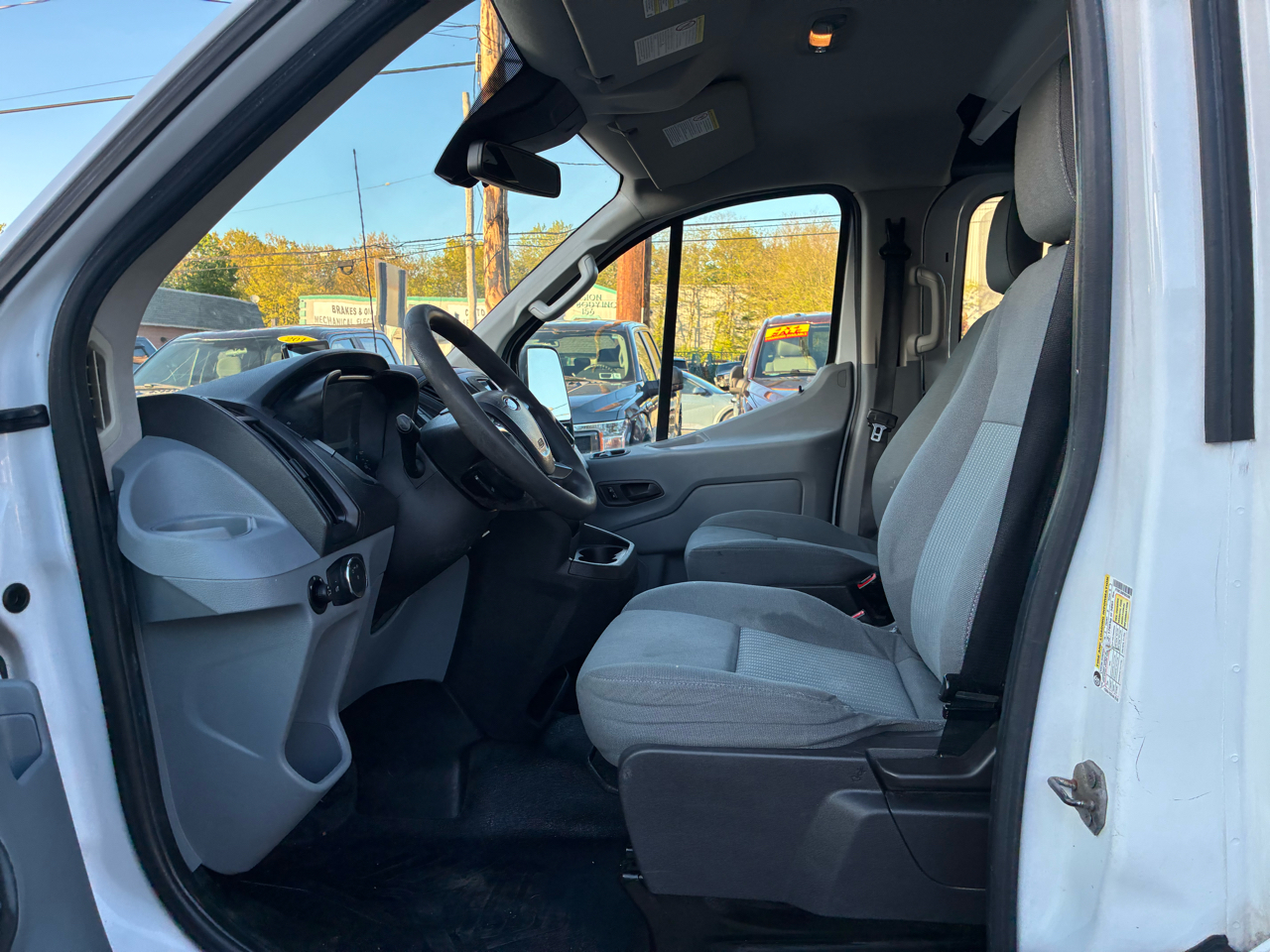 Ford Transit 250 Van Low Roof 60/40 Pass.130-in. WB 2015