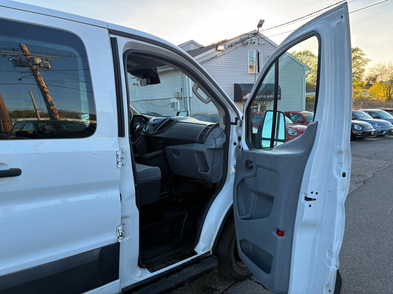 Ford Transit 250 Van Low Roof 60/40 Pass.130-in. WB 2015