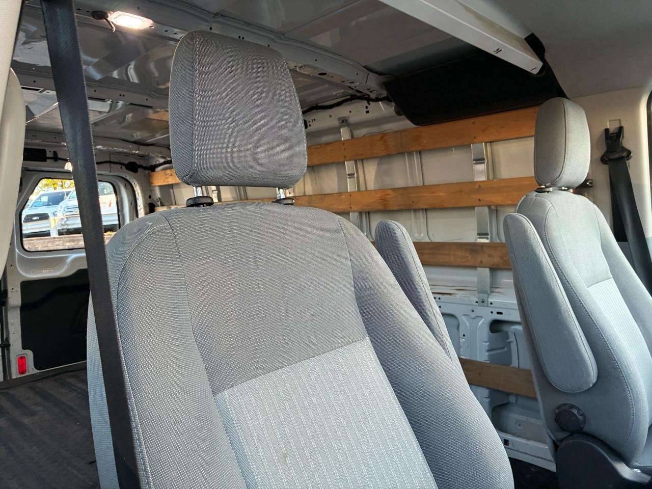 Ford Transit 250 Van Low Roof 60/40 Pass.130-in. WB 2015