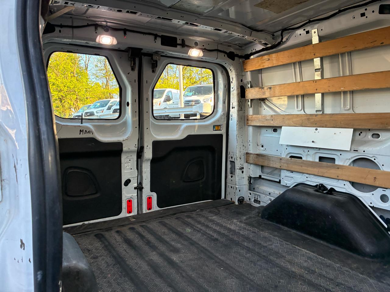 Ford Transit 250 Van Low Roof 60/40 Pass.130-in. WB 2015
