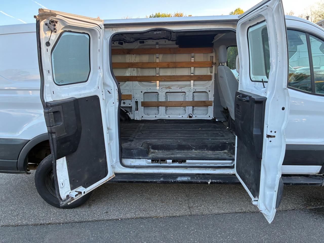 Ford Transit 250 Van Low Roof 60/40 Pass.130-in. WB 2015