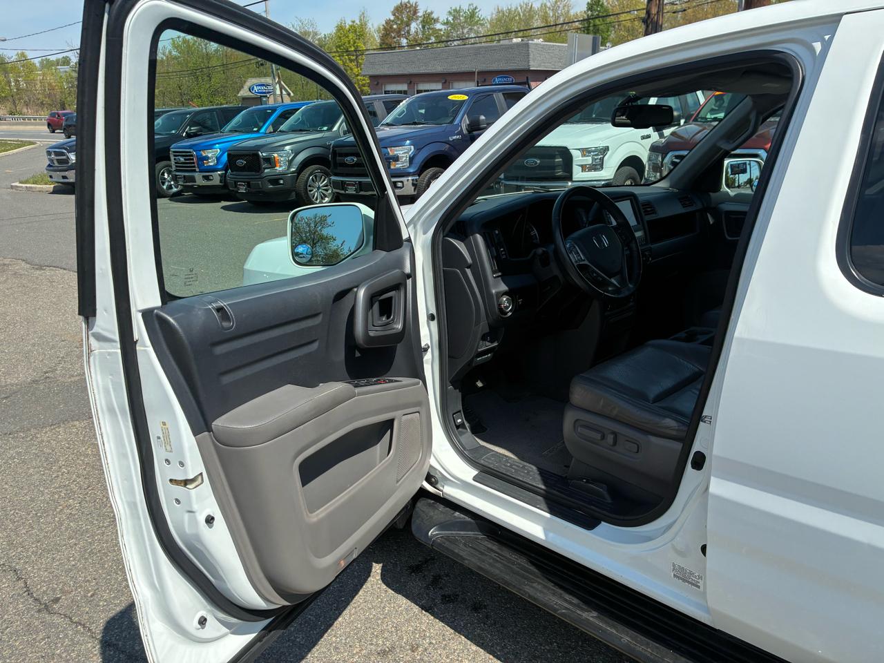 Honda Ridgeline RTL w/ Leather and Navigation 2013