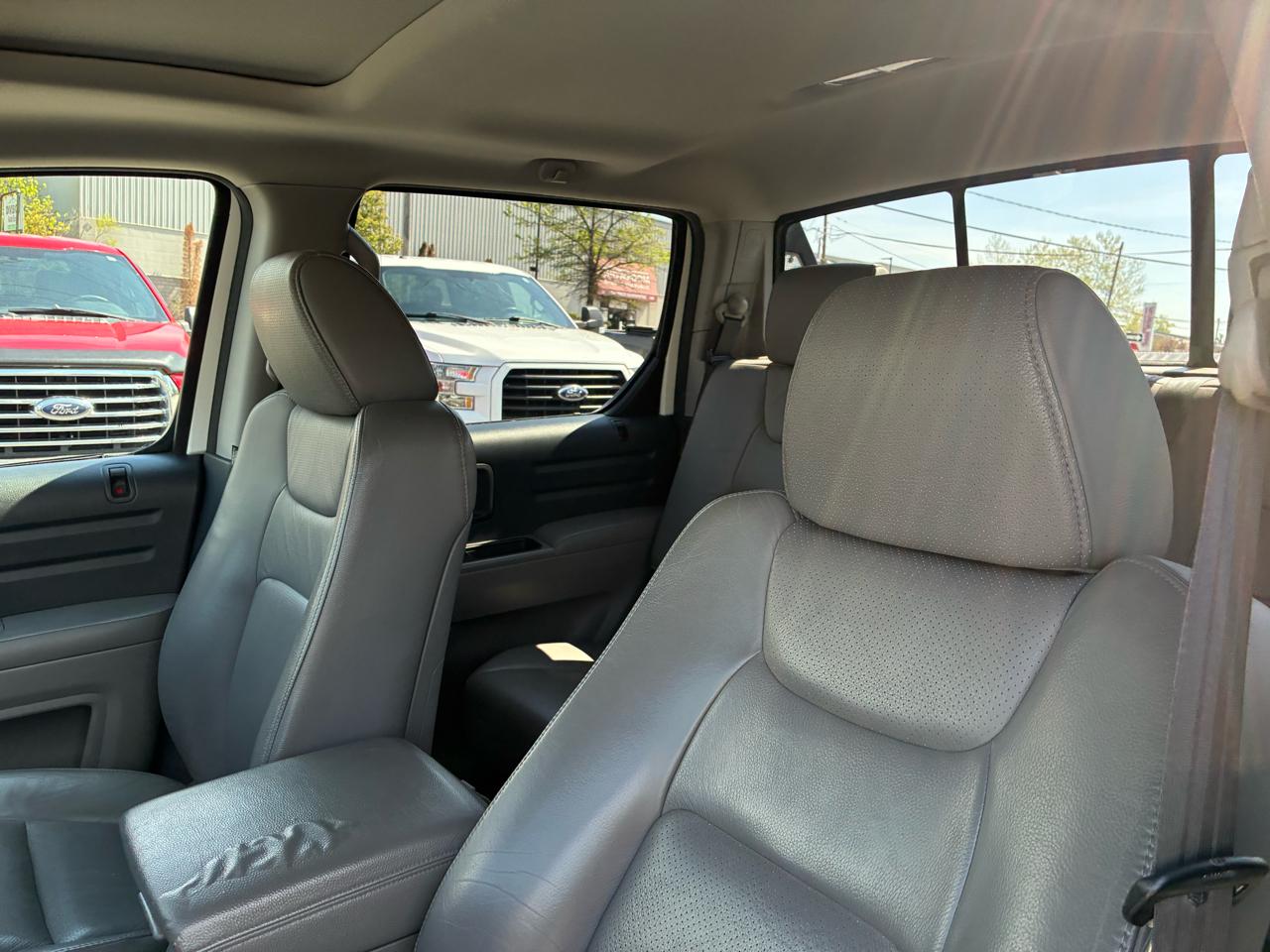 Honda Ridgeline RTL w/ Leather and Navigation 2013