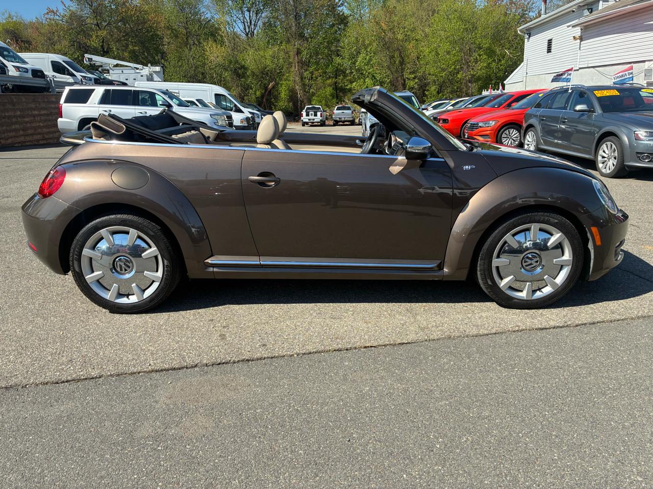 Volkswagen Beetle 2.5L Convertible 2013