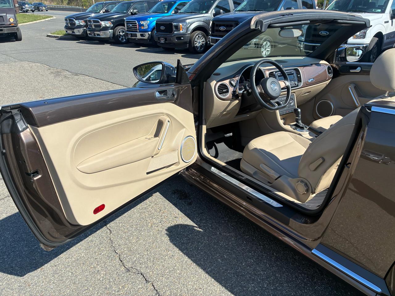 Volkswagen Beetle 2.5L Convertible 2013