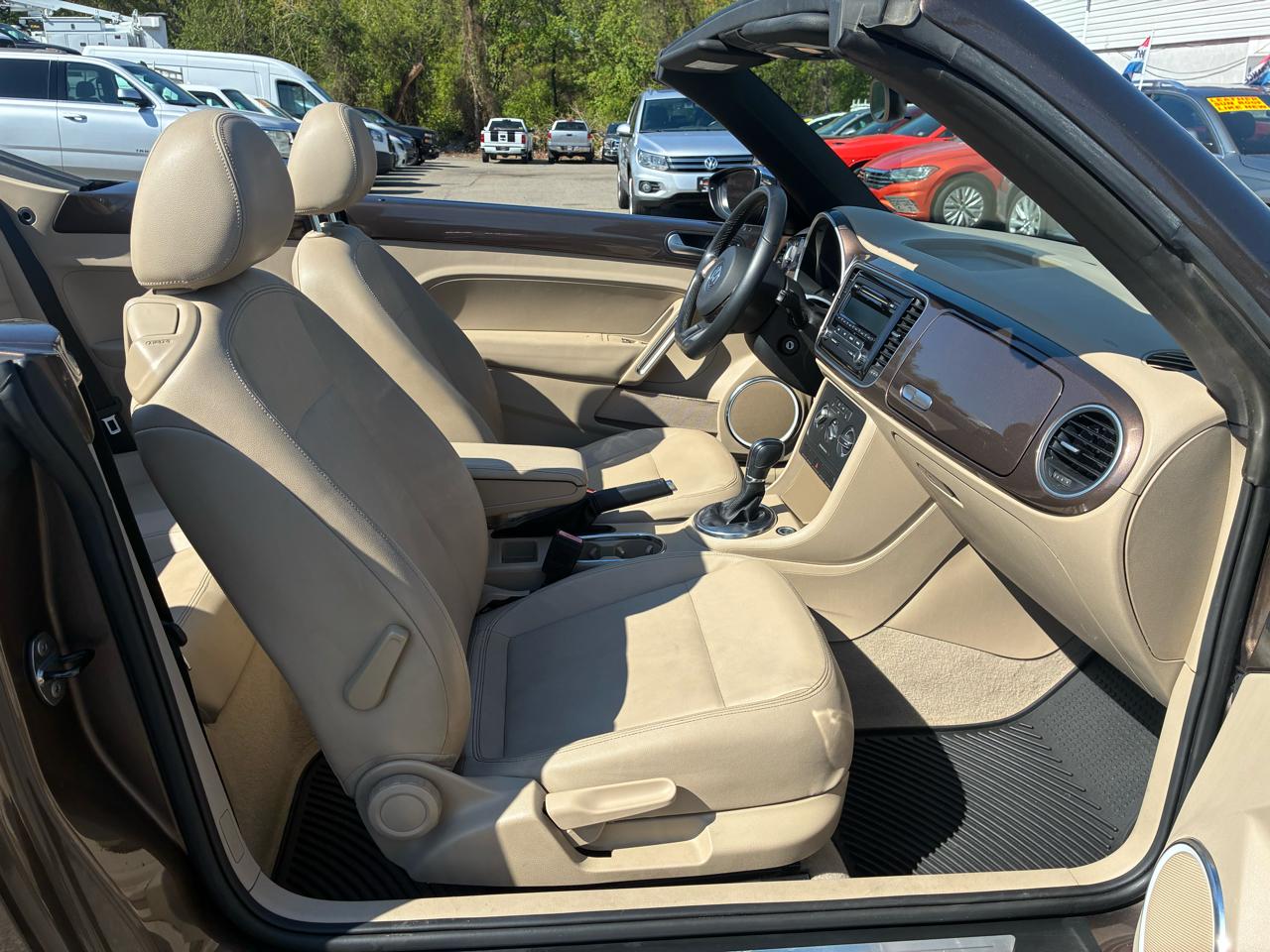 Volkswagen Beetle 2.5L Convertible 2013