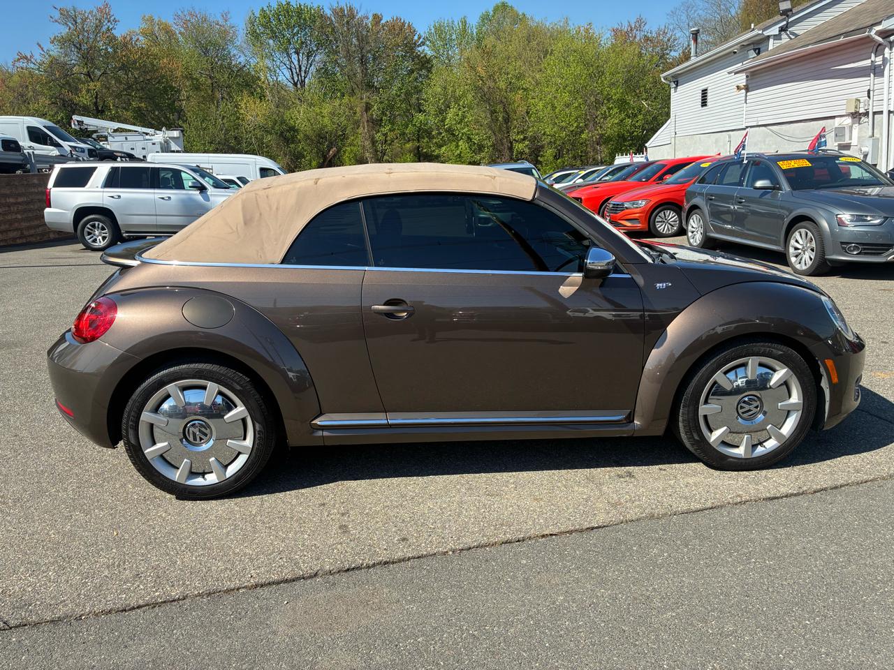 Volkswagen Beetle 2.5L Convertible 2013