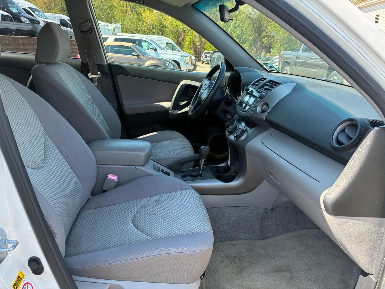 Toyota RAV4 Base V6 4WD 2008