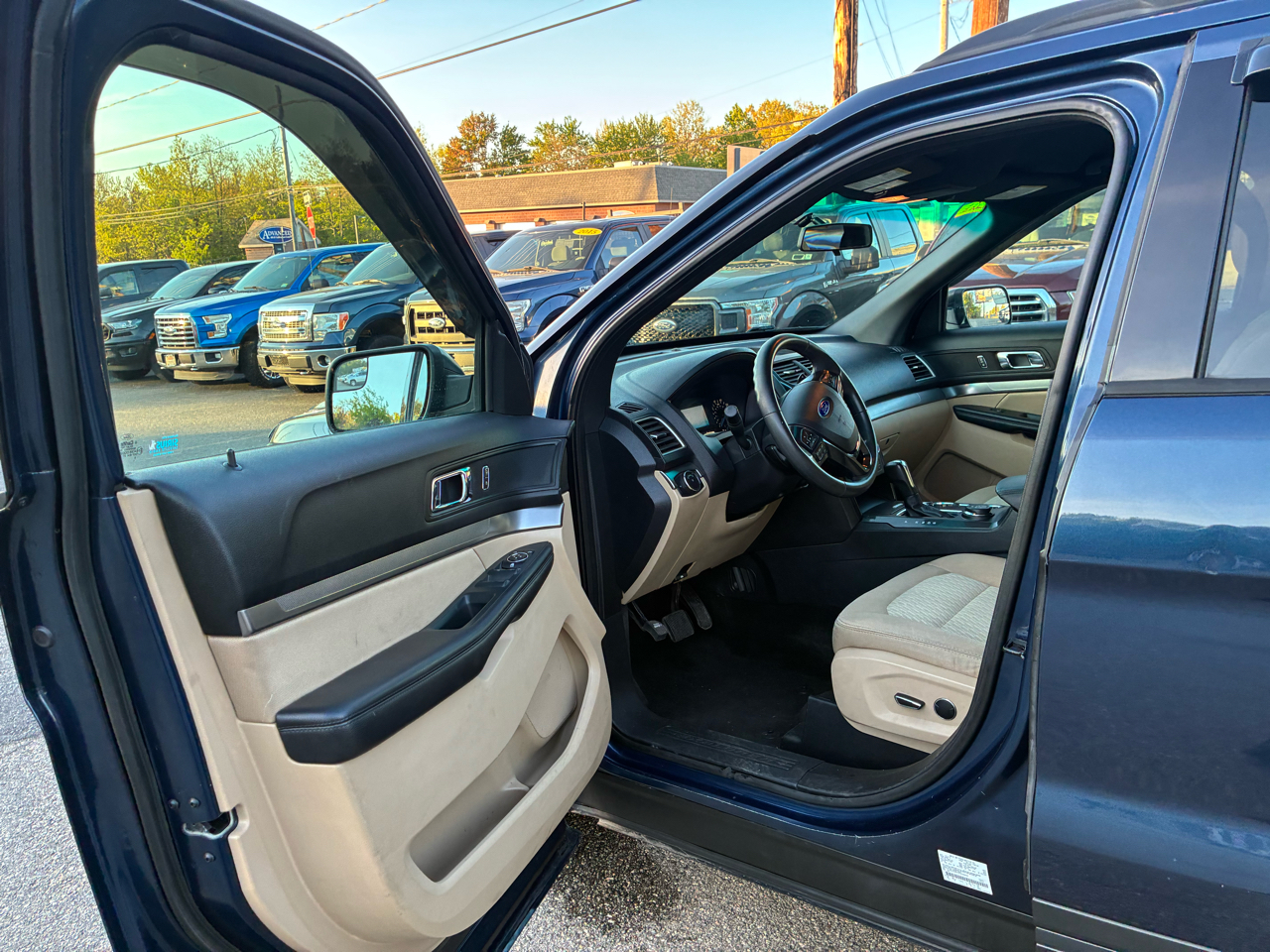 Ford Explorer Base 4WD 2016
