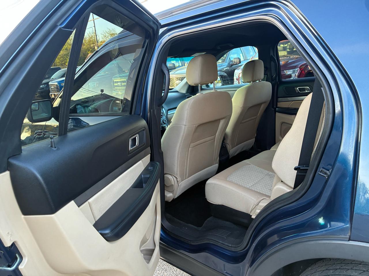 Ford Explorer Base 4WD 2016