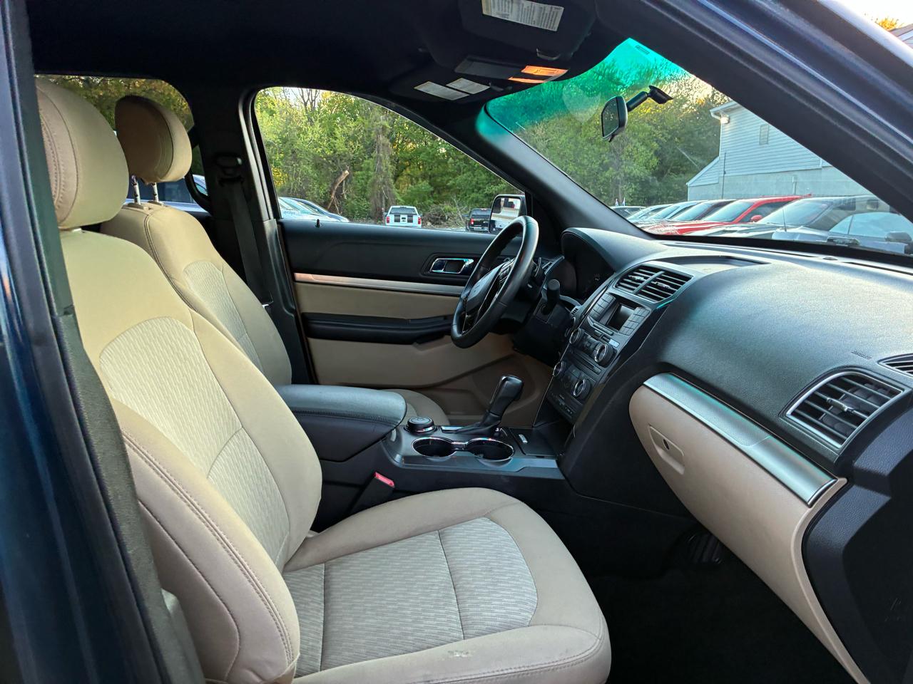 Ford Explorer Base 4WD 2016