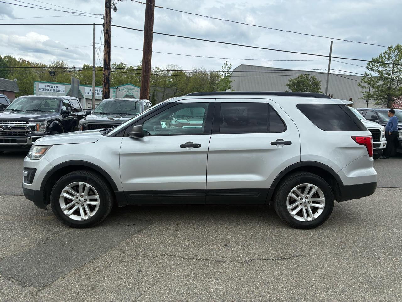 Ford Explorer Base 4WD 2016