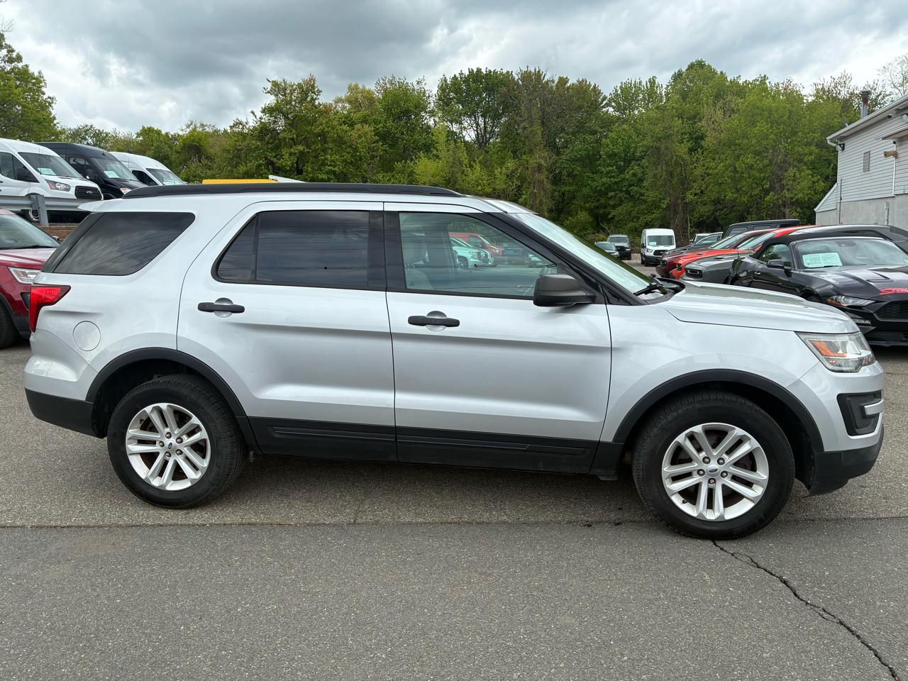 Ford Explorer Base 4WD 2016