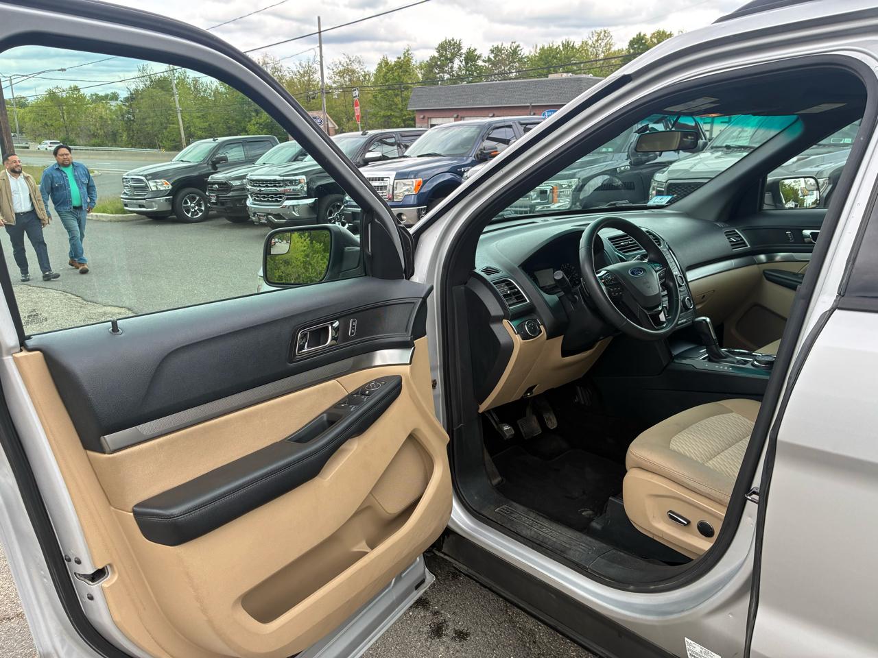 Ford Explorer Base 4WD 2016
