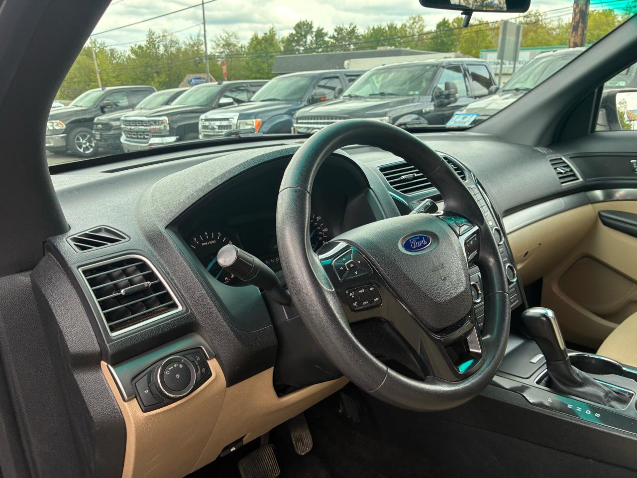 Ford Explorer Base 4WD 2016
