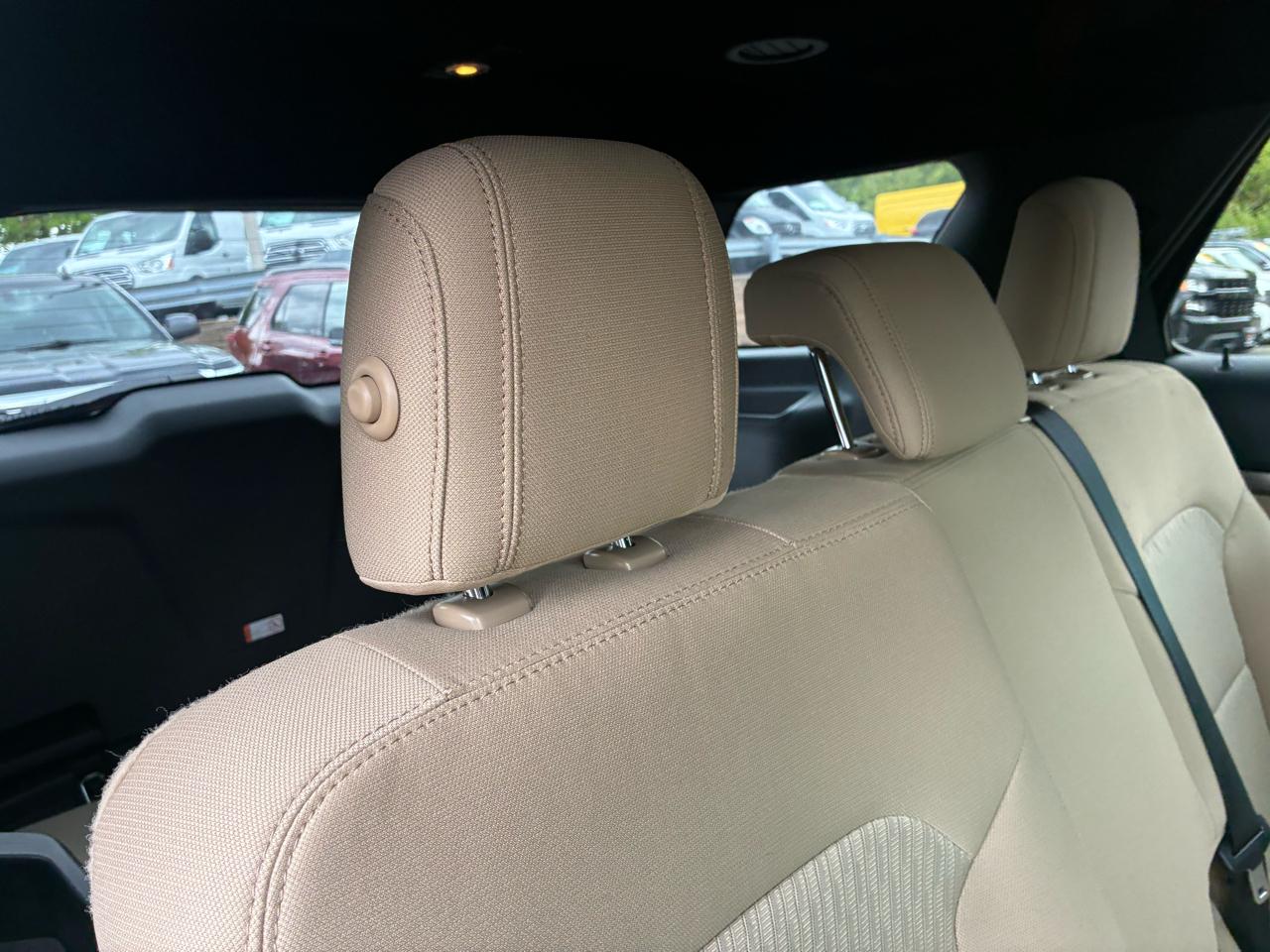 Ford Explorer Base 4WD 2016