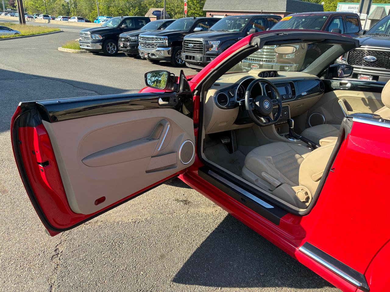 Volkswagen Beetle 2.0T Turbo Convertible 2013