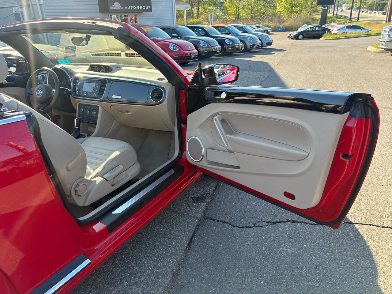 Volkswagen Beetle 2.0T Turbo Convertible 2013