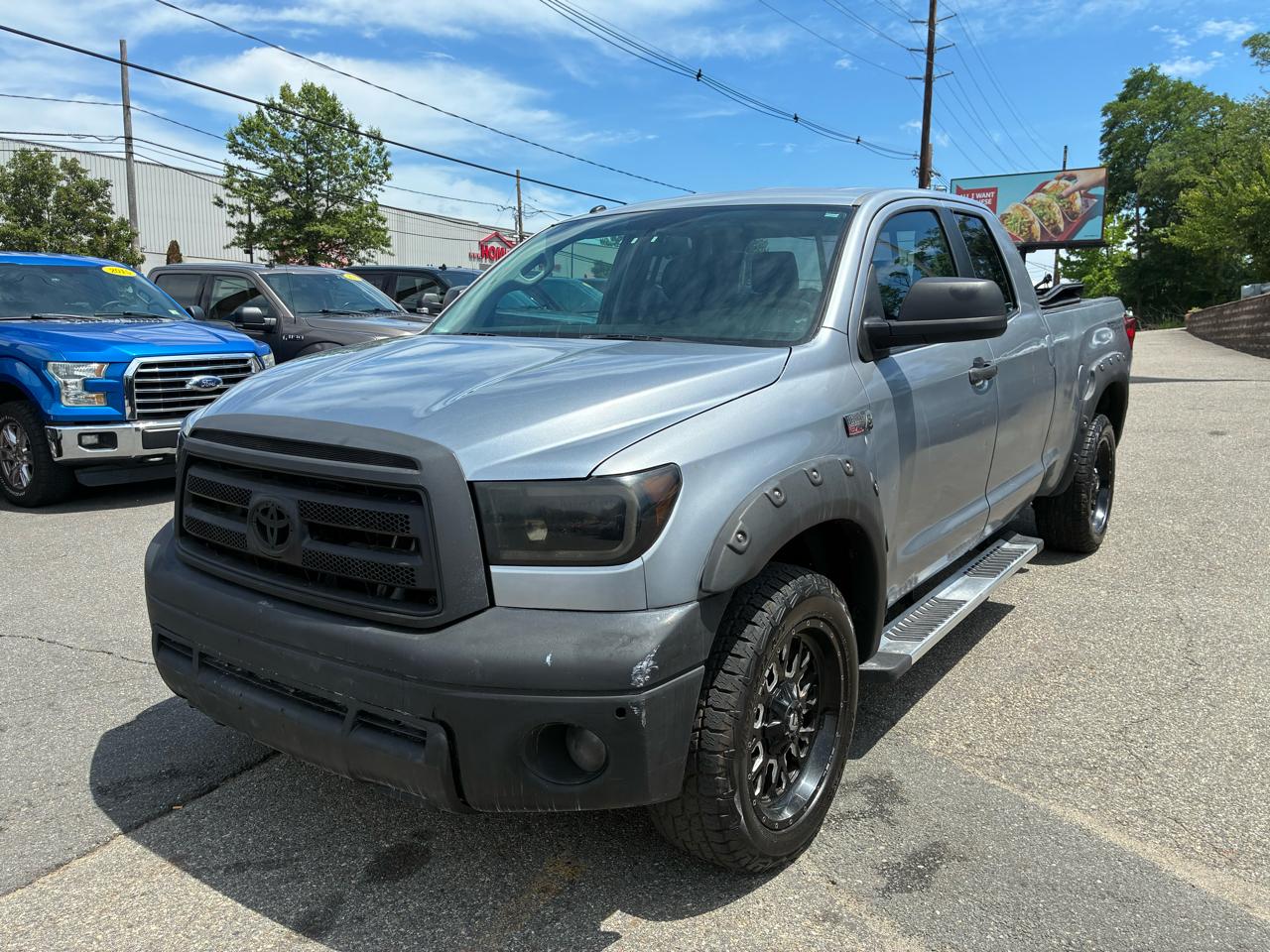 Toyota Tundra Tundra-Grade 5.7L Double Cab 4WD 2011