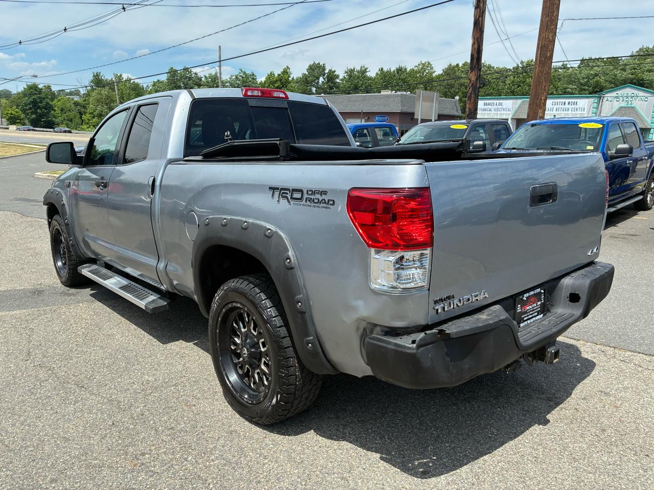 Toyota Tundra Tundra-Grade 5.7L Double Cab 4WD 2011