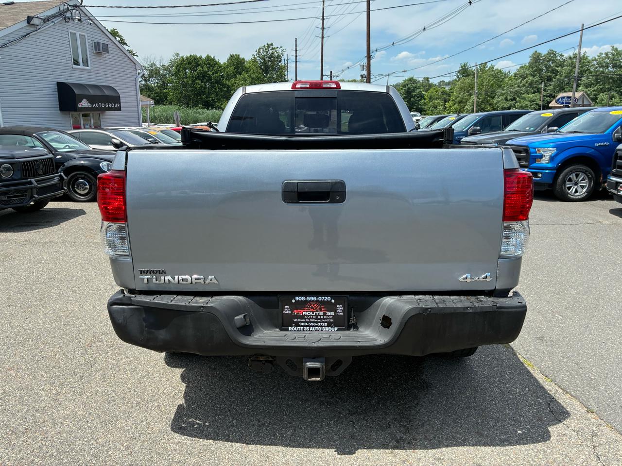 Toyota Tundra Tundra-Grade 5.7L Double Cab 4WD 2011