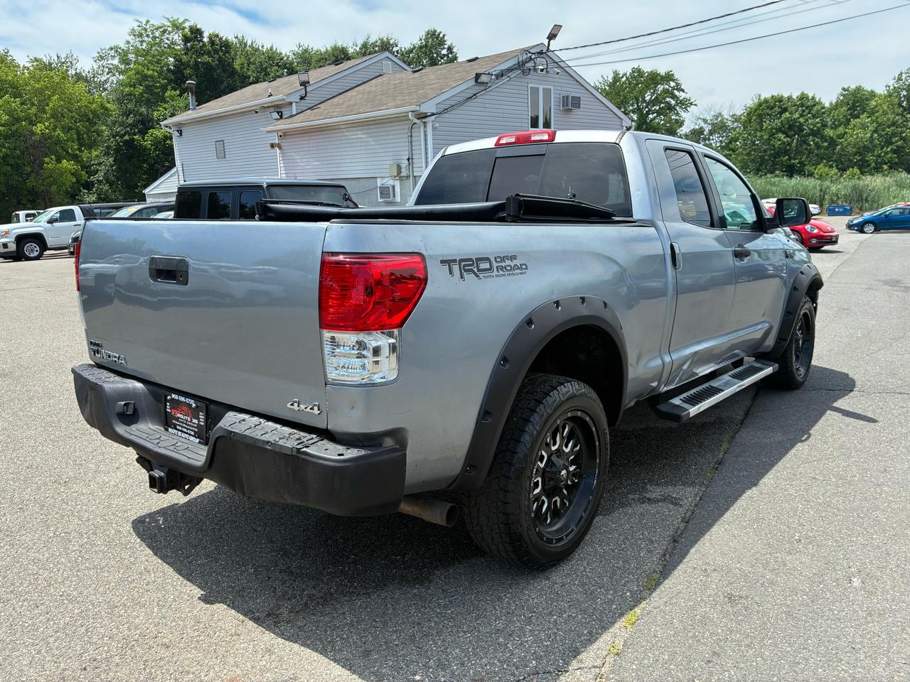Toyota Tundra Tundra-Grade 5.7L Double Cab 4WD 2011