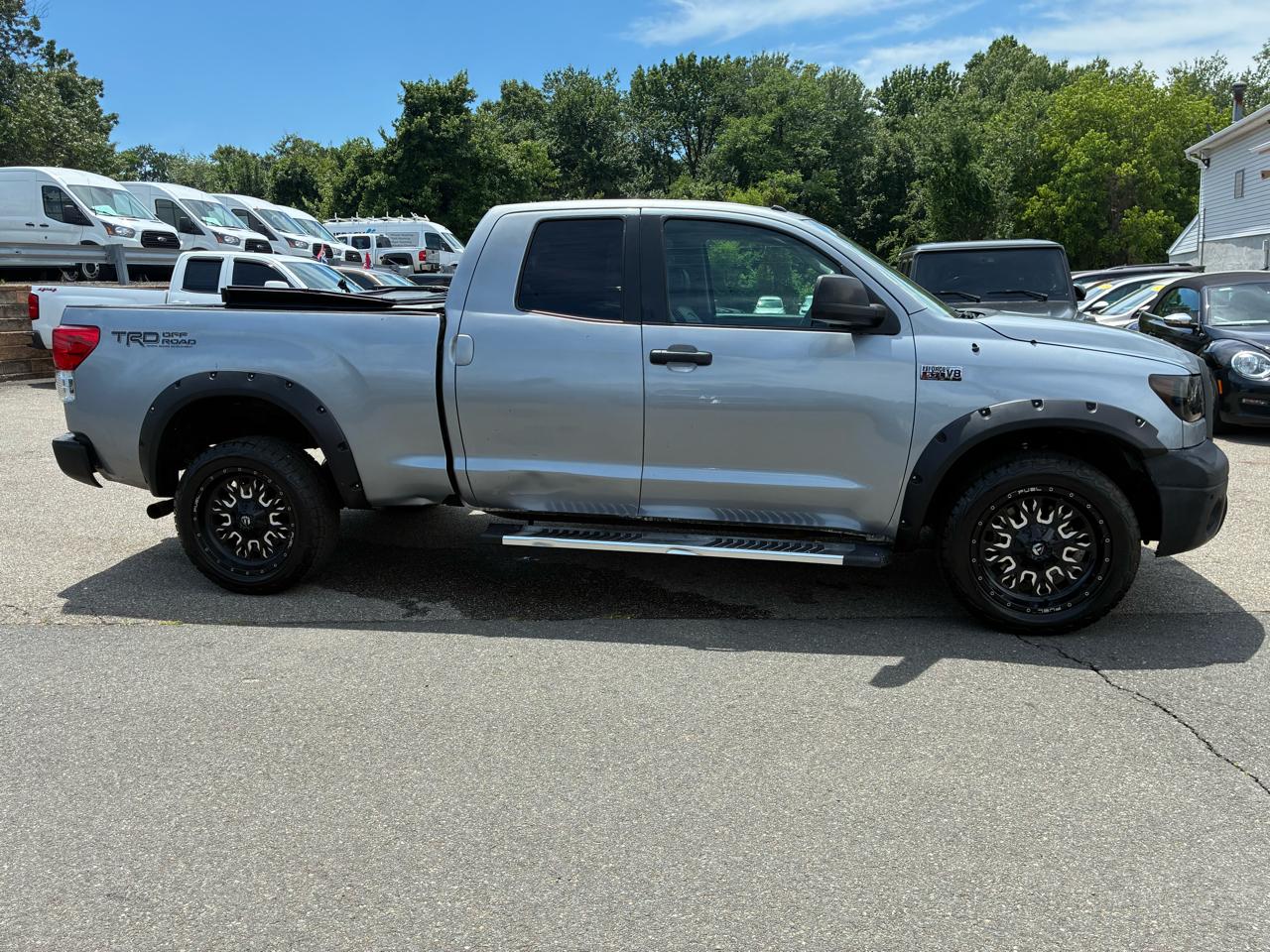 Toyota Tundra Tundra-Grade 5.7L Double Cab 4WD 2011