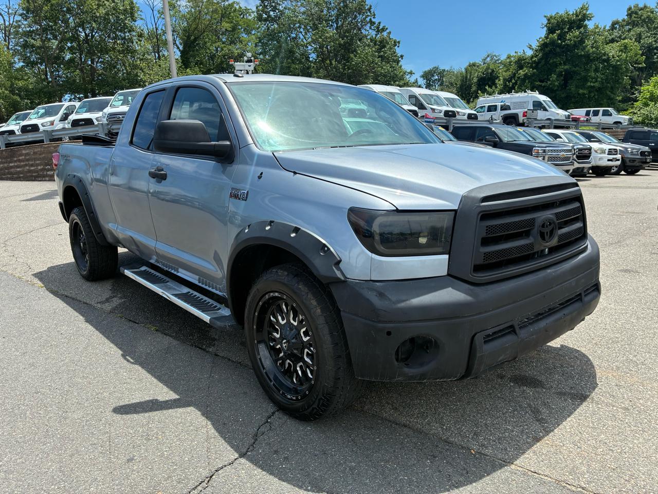 Toyota Tundra Tundra-Grade 5.7L Double Cab 4WD 2011