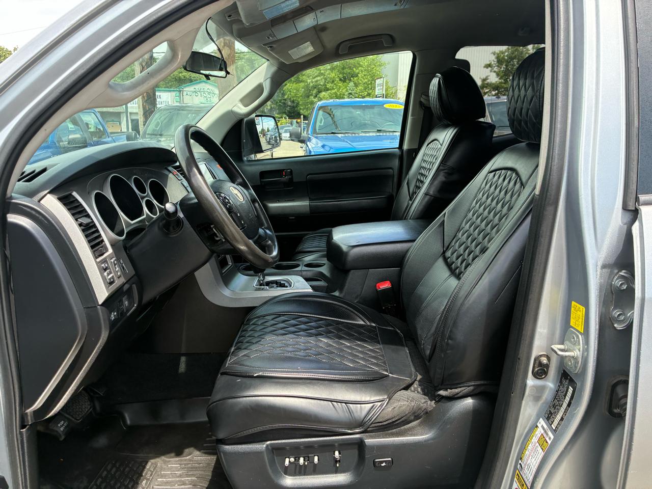 Toyota Tundra Tundra-Grade 5.7L Double Cab 4WD 2011