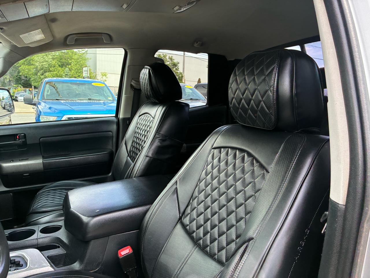 Toyota Tundra Tundra-Grade 5.7L Double Cab 4WD 2011