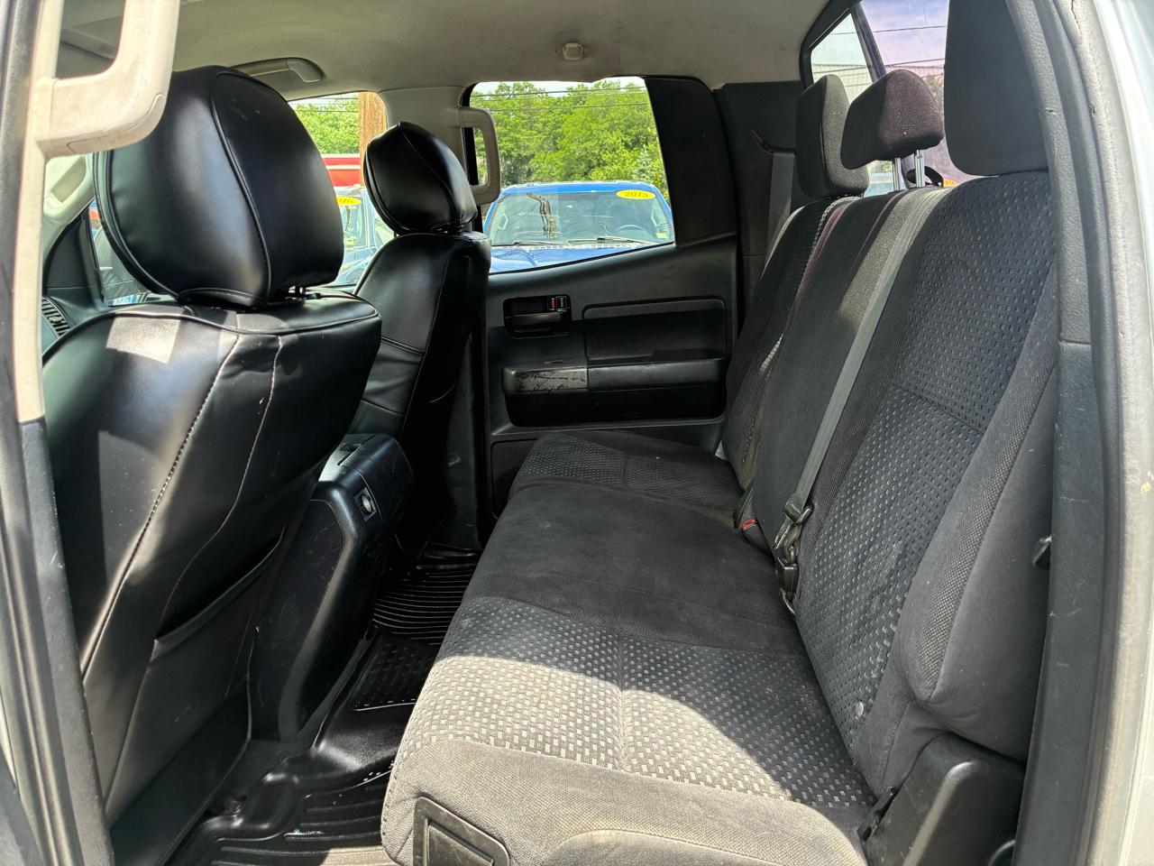 Toyota Tundra Tundra-Grade 5.7L Double Cab 4WD 2011