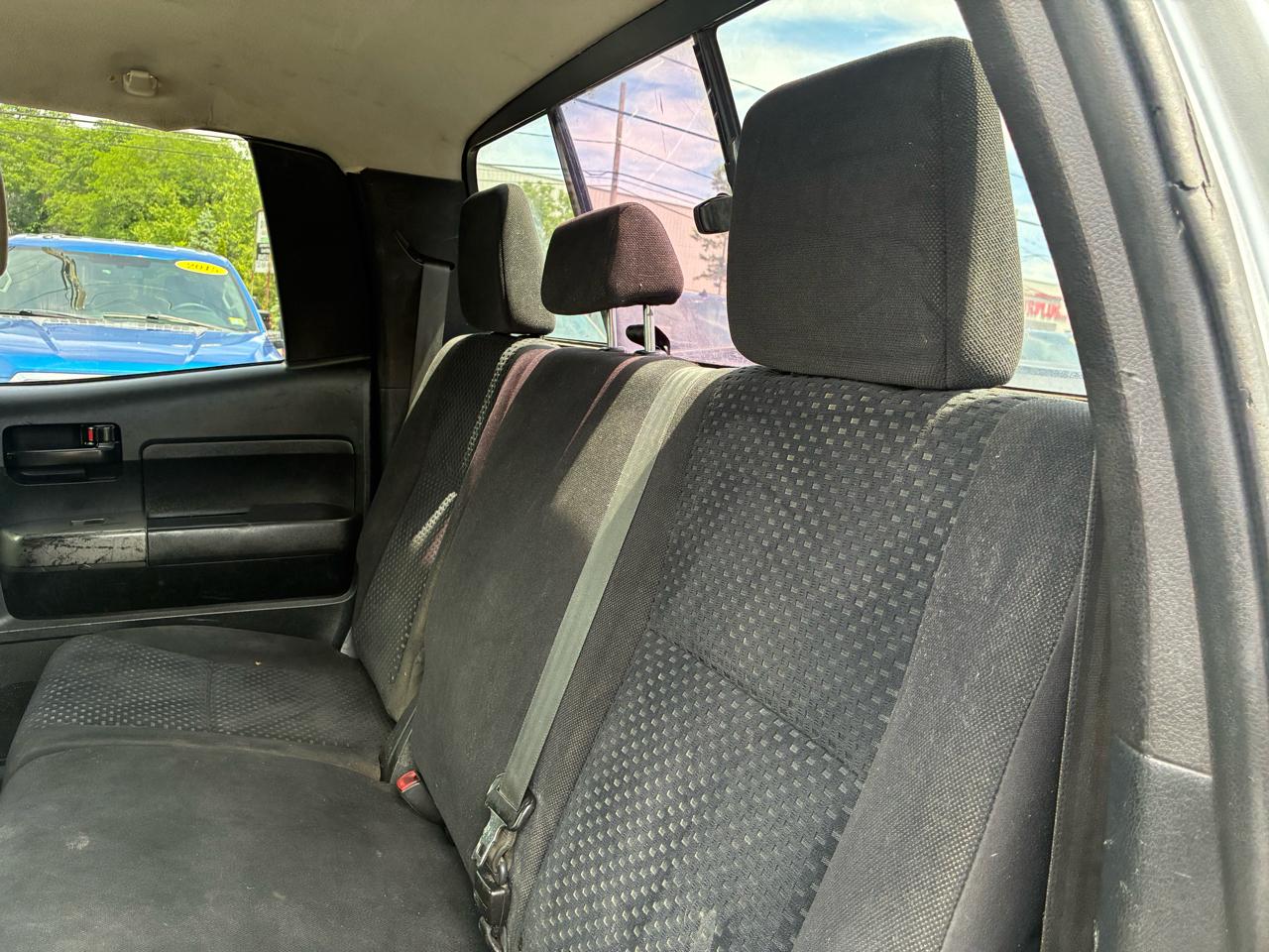 Toyota Tundra Tundra-Grade 5.7L Double Cab 4WD 2011