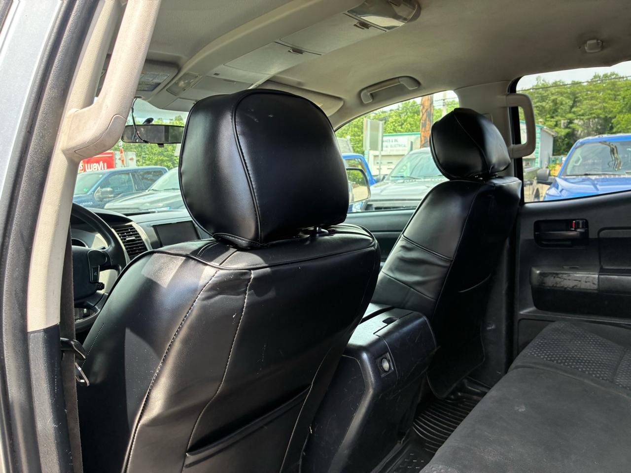 Toyota Tundra Tundra-Grade 5.7L Double Cab 4WD 2011