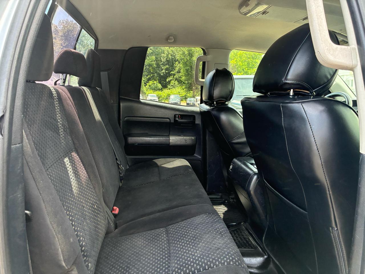 Toyota Tundra Tundra-Grade 5.7L Double Cab 4WD 2011
