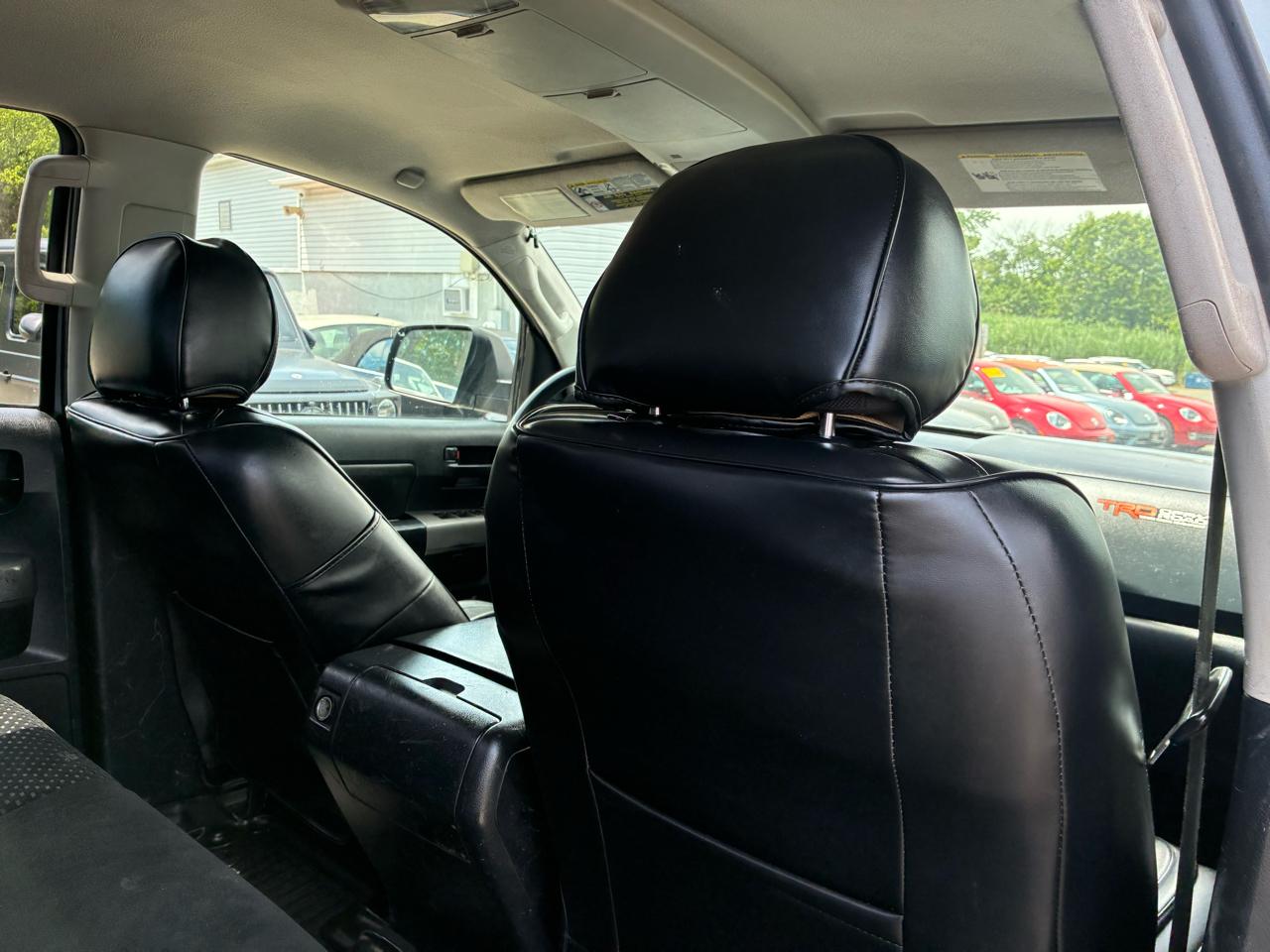 Toyota Tundra Tundra-Grade 5.7L Double Cab 4WD 2011