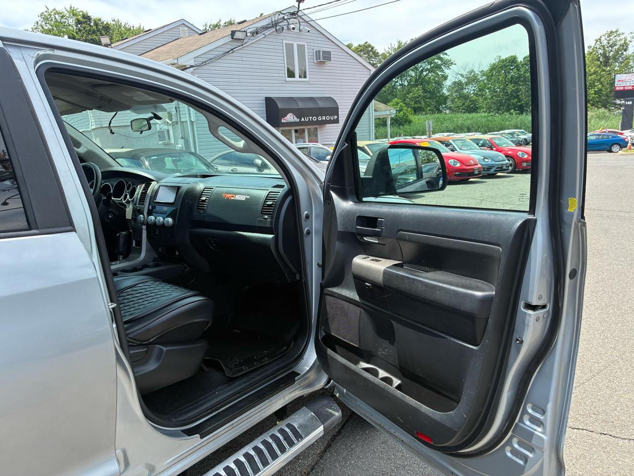 Toyota Tundra Tundra-Grade 5.7L Double Cab 4WD 2011