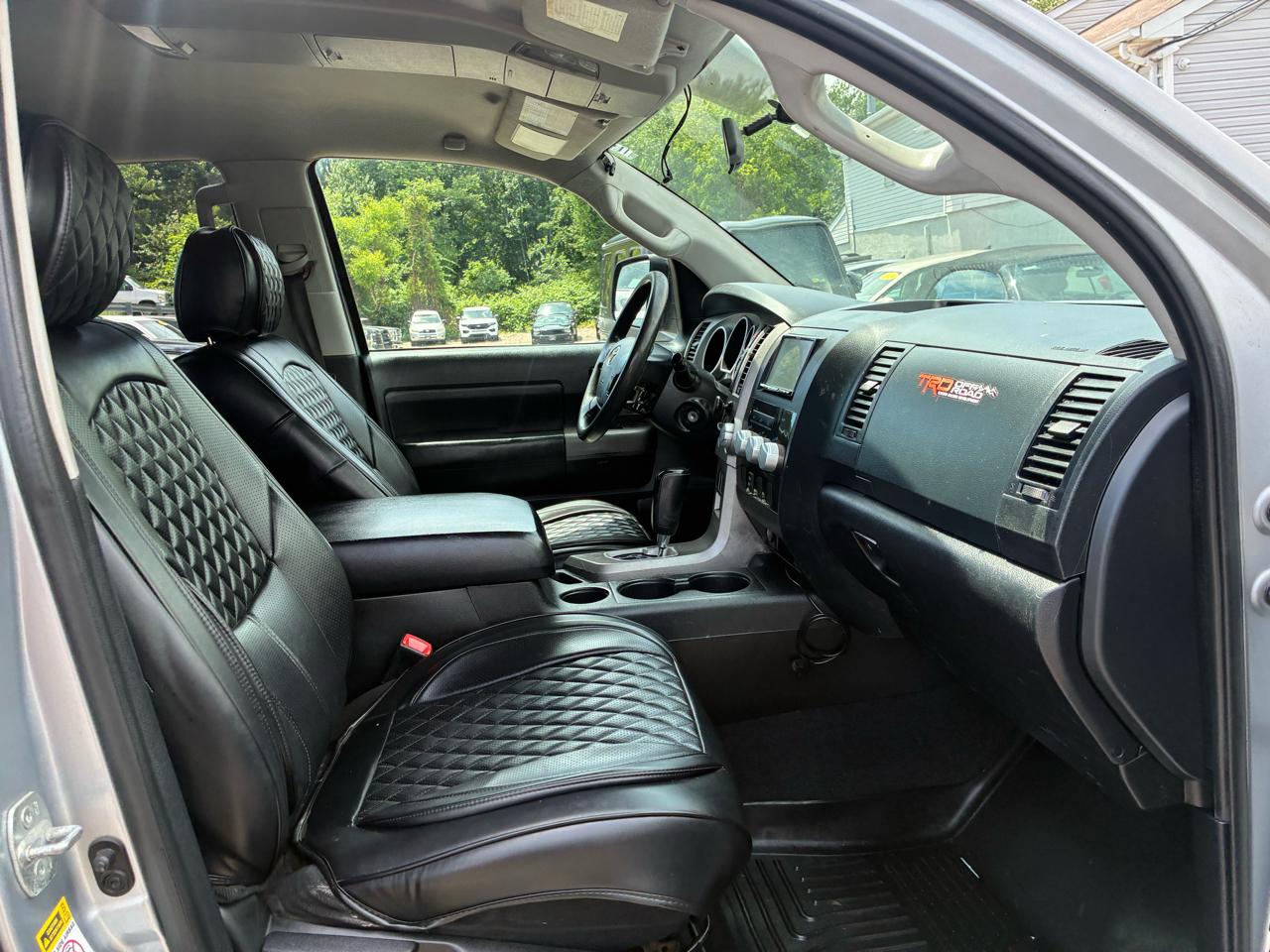 Toyota Tundra Tundra-Grade 5.7L Double Cab 4WD 2011