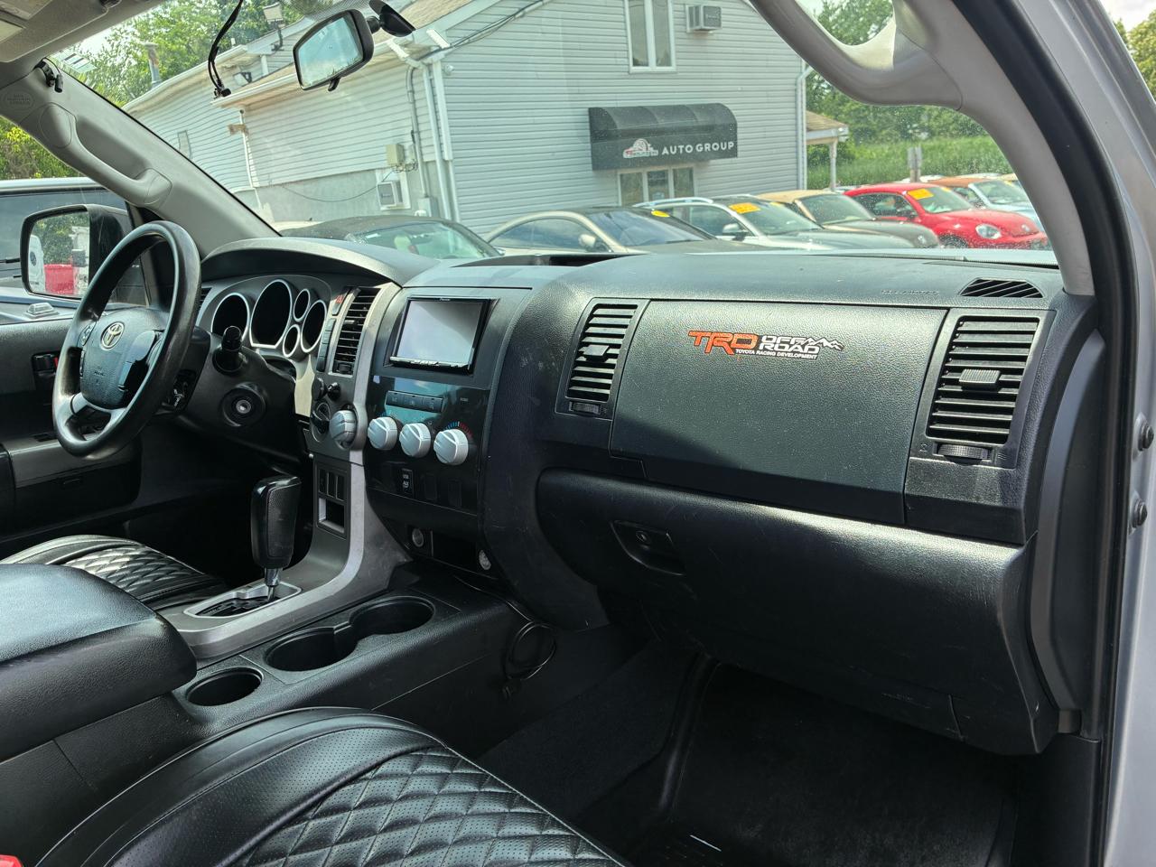 Toyota Tundra Tundra-Grade 5.7L Double Cab 4WD 2011