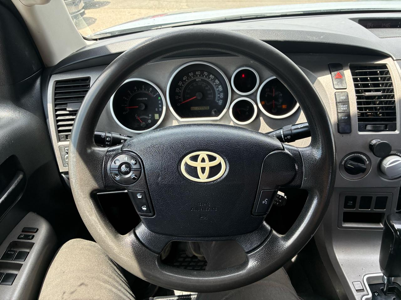 Toyota Tundra Tundra-Grade 5.7L Double Cab 4WD 2011