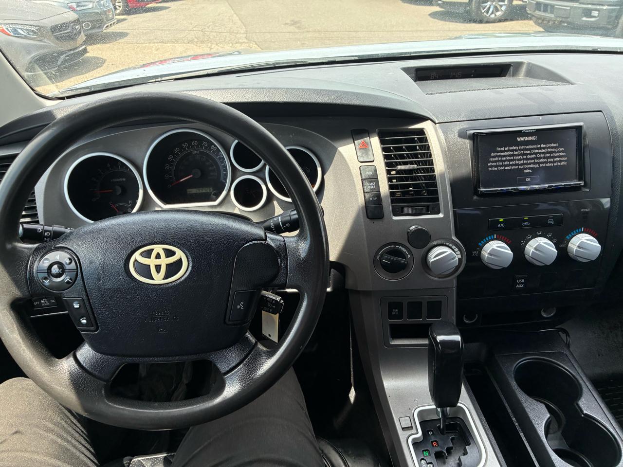 Toyota Tundra Tundra-Grade 5.7L Double Cab 4WD 2011