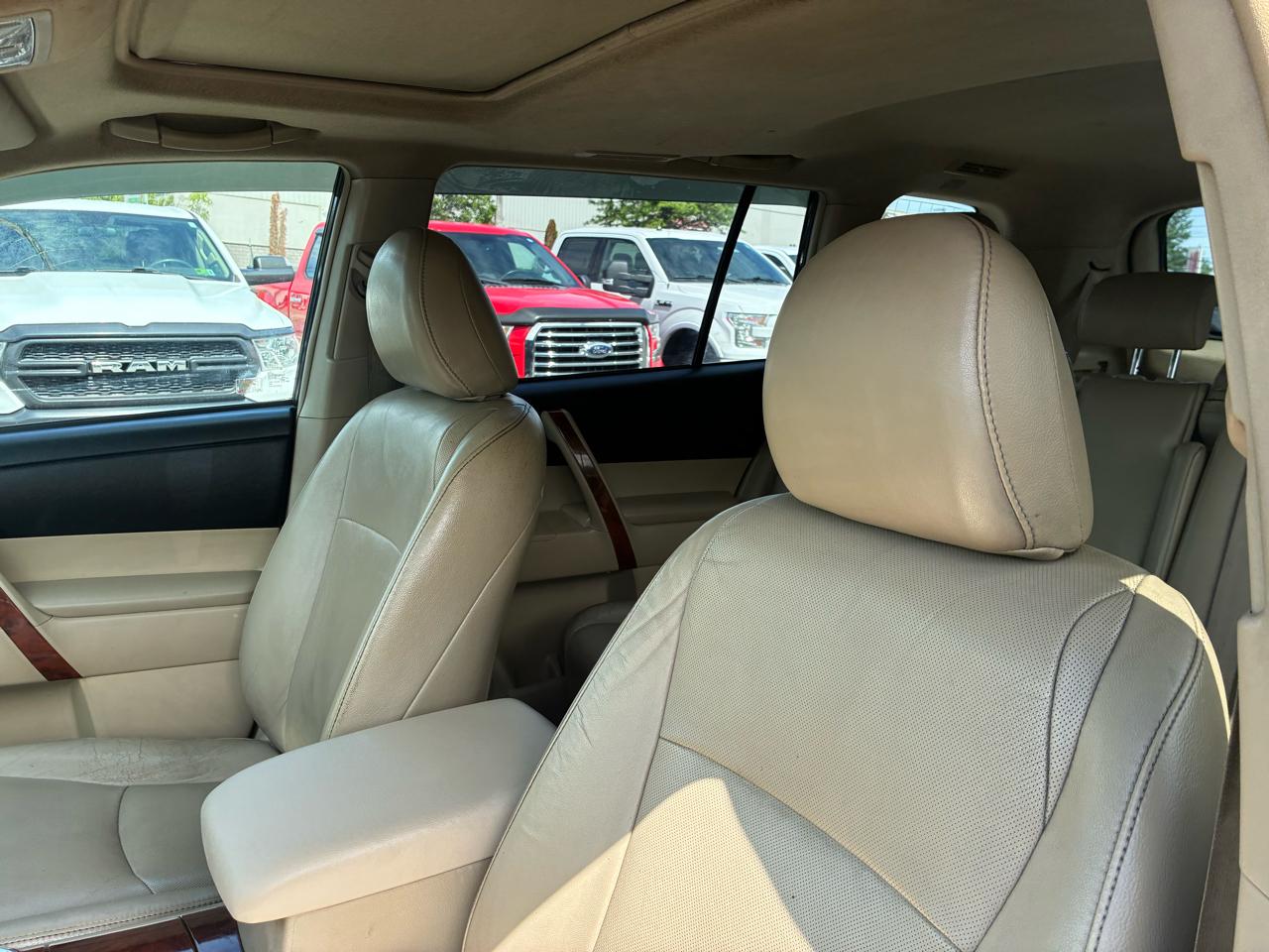Toyota Highlander Limited 2WD 2012